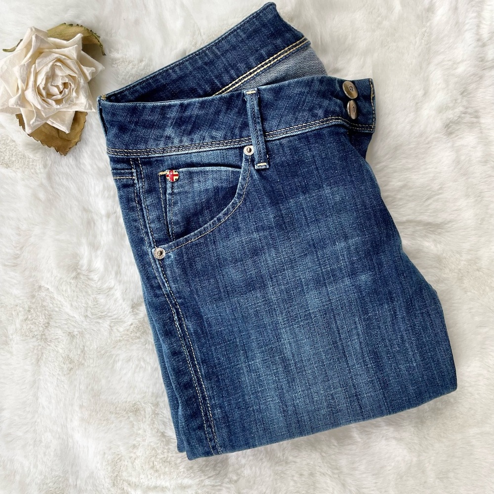 AMAZING SHAPE HUDSON MEDIUM WASH JEANS with buttoned back pockets & logo SZ 29